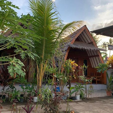 Mirna Homestay غيلي آير المظهر الخارجي الصورة