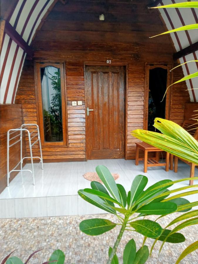 Mirna Homestay غيلي آير المظهر الخارجي الصورة