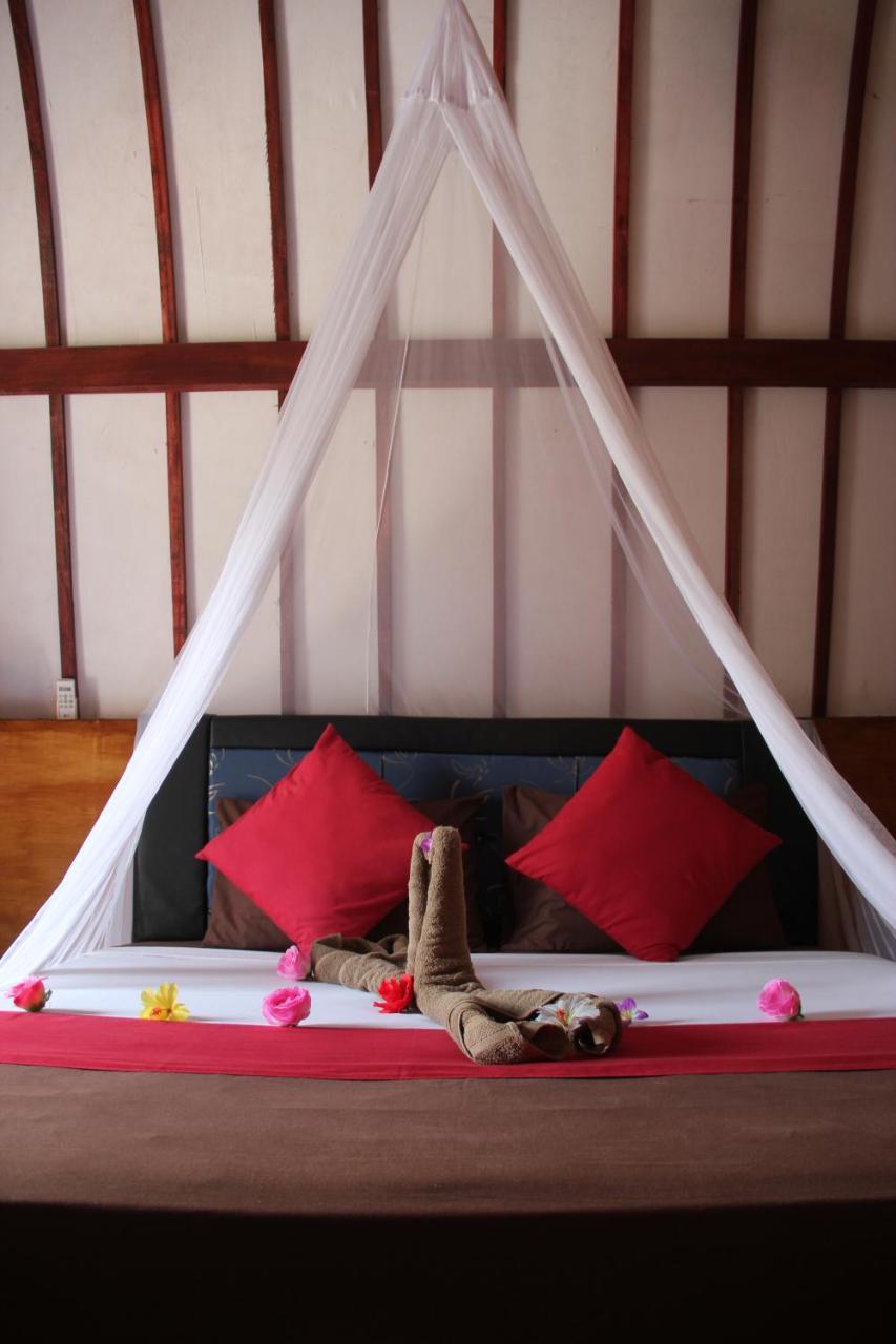Mirna Homestay غيلي آير المظهر الخارجي الصورة