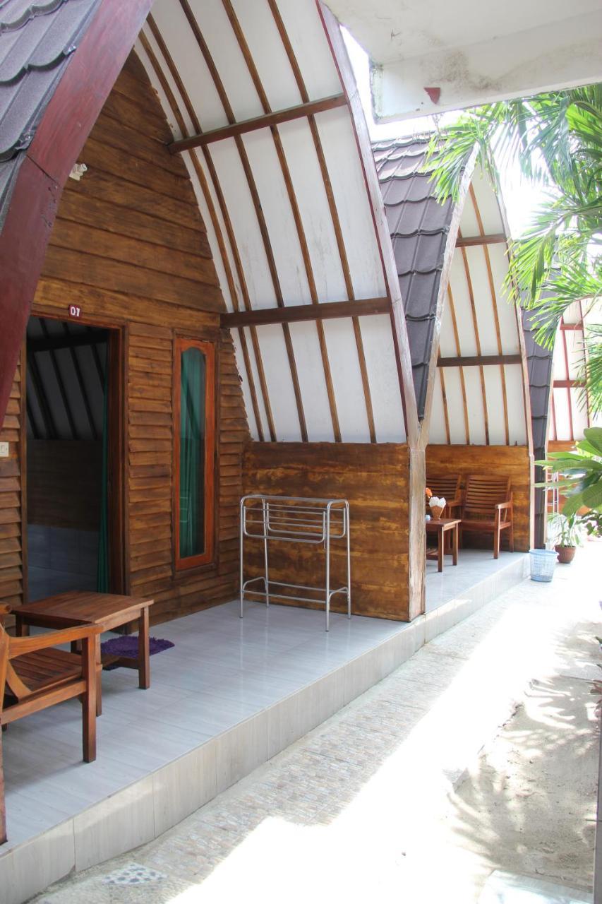 Mirna Homestay غيلي آير المظهر الخارجي الصورة