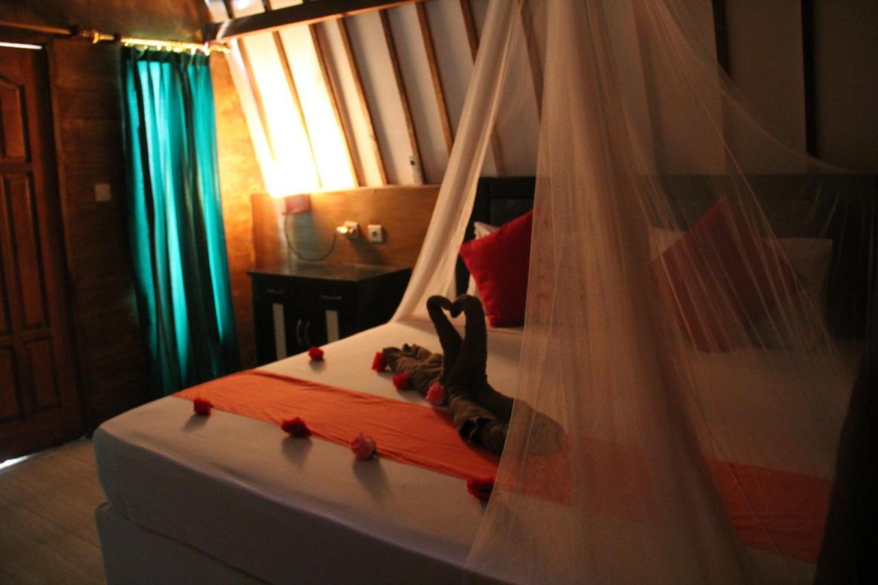Mirna Homestay غيلي آير المظهر الخارجي الصورة