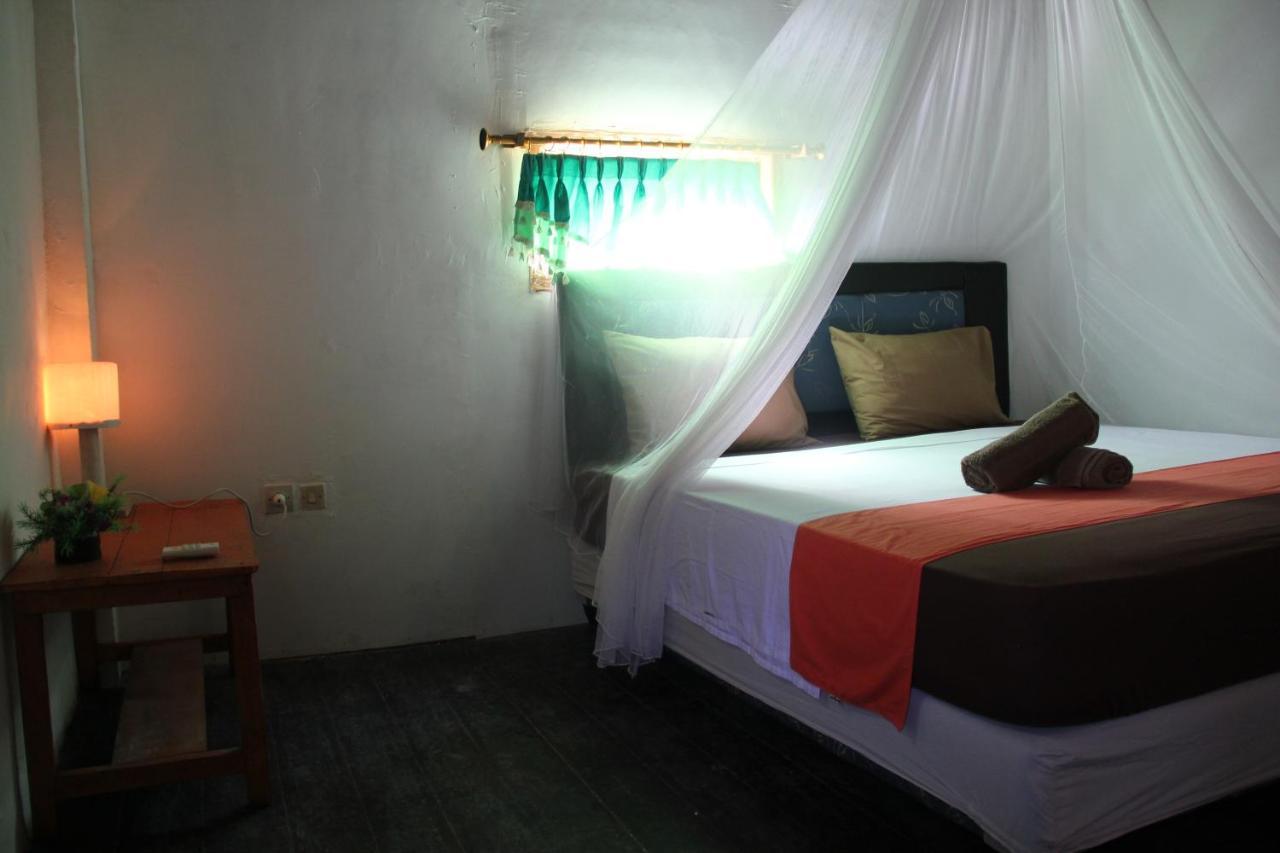 Mirna Homestay غيلي آير المظهر الخارجي الصورة
