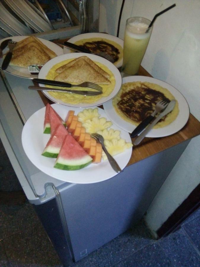 Mirna Homestay غيلي آير المظهر الخارجي الصورة