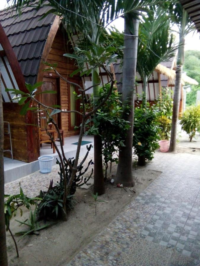 Mirna Homestay غيلي آير المظهر الخارجي الصورة